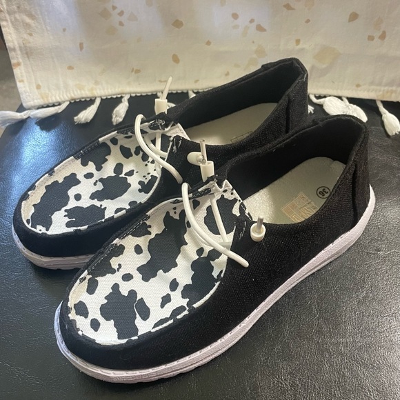 EUC COW PRINT LOAFERS - Picture 2 of 4